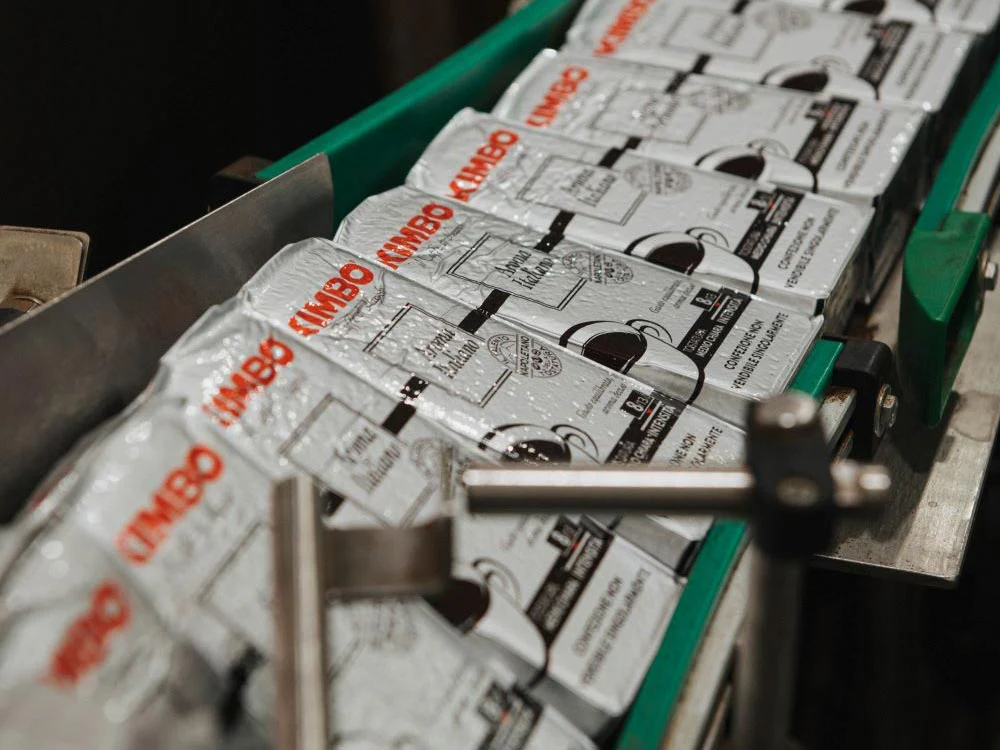 paquetes de cafe kimbo envasado al vacio